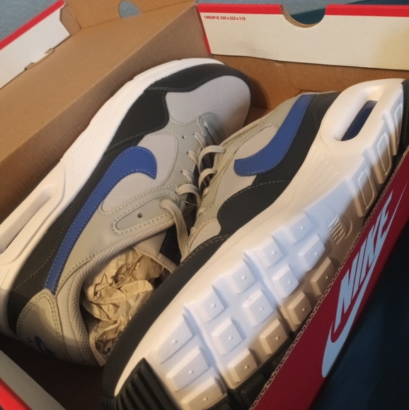 Nikes - Picture 3 of 4